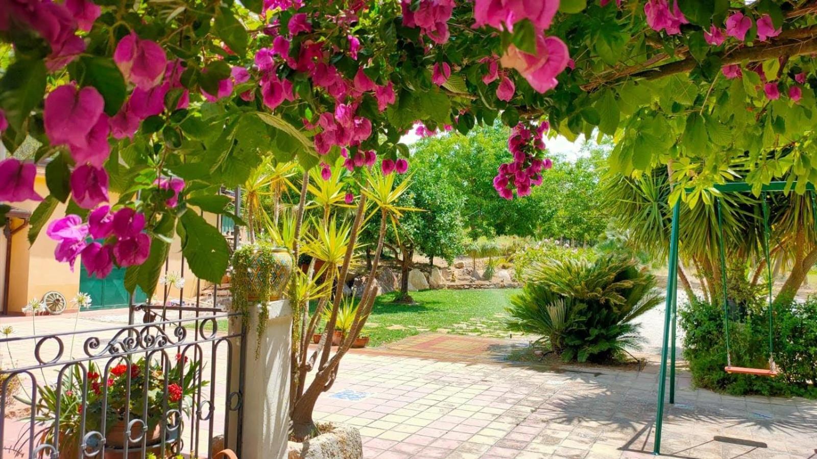 Donna Caterina House, Autentica Oasi Di Confort E Relax Nel Cuore Della Sicilia Pietraperzia Exterior foto